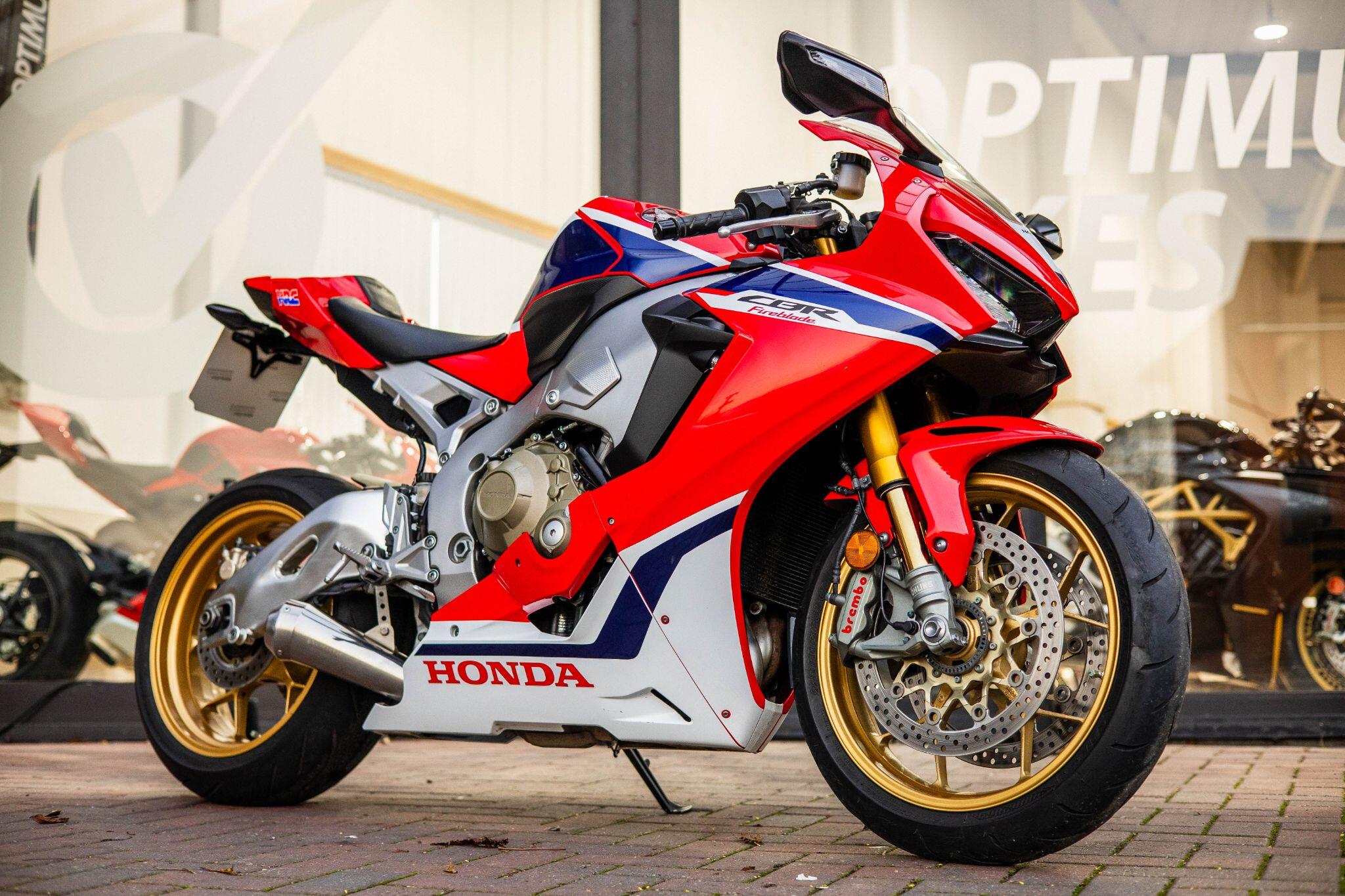 未使用 CBR1000RR 2017-2019 SC77 TSR レーシングシート 77100